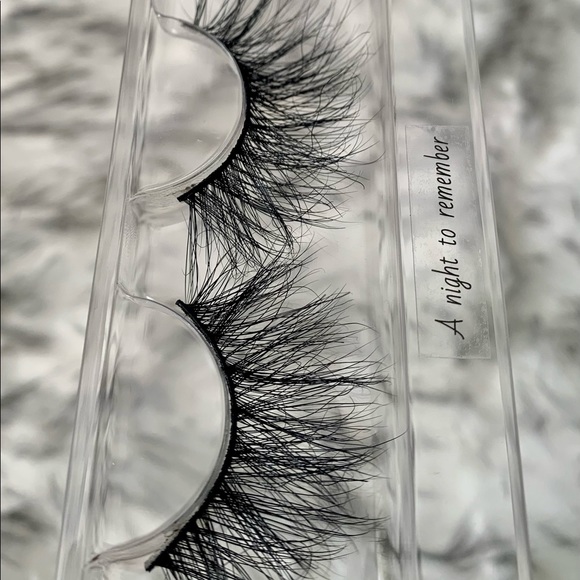 "A Night To Remember" || Lashful Lengths Luxury Mink Eyelashes - Picture 2 of 6